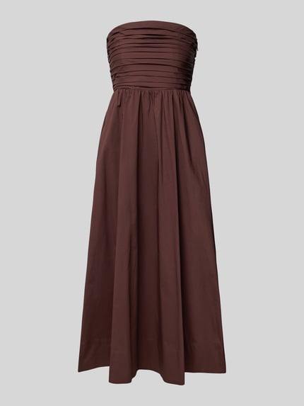 Produktfoto, braunes Midikleid im Off-Shoulder-Look Modell 'Matisse Ruched' von Forever New, reine Baumwolle, A-Linie, glatte Textur