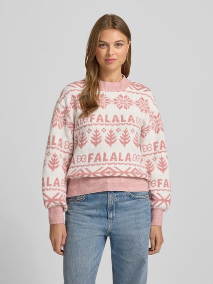 Frauenmodel trägt Strickpullover mit Stehkragen Modell 'FROSTINA' von Vila mit Elastischer-Material-Mix, Gerader-Schnitt, Nahaufnahme Oberkörper.