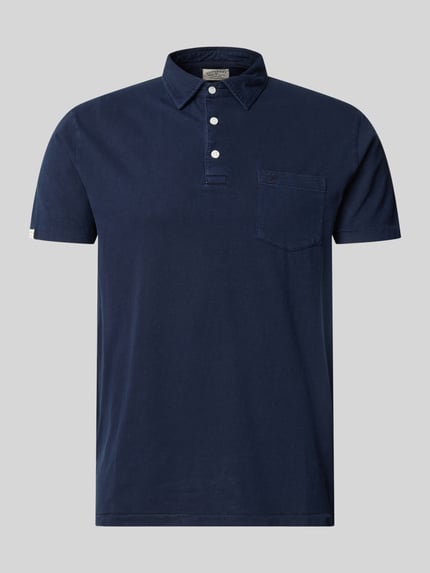 Produktfoto, Slim Fit Poloshirt mit Brusttasche von Superdry in Dunkelblau, Baumwoll-Leinen-Mix, sichtbare Knopfleiste und Brusttasche.