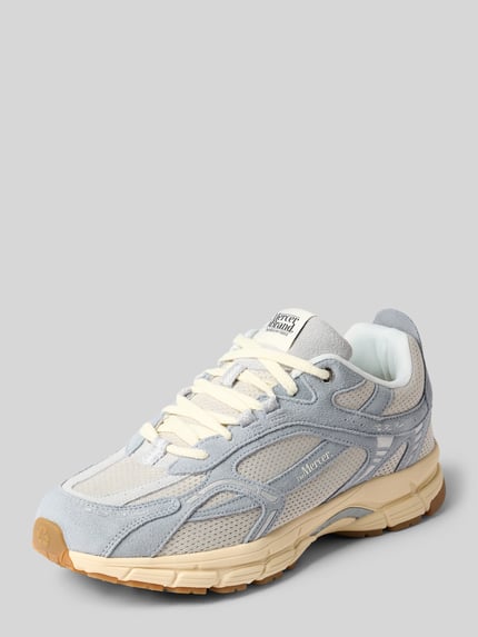 Produktfoto, Sneaker aus Leder-Textil-Mix Modell 'The Re-Run Vintage' von The Mercer, creme-beige Sohle, graue und beige Farbtöne, seitliche Ansicht mit abgerundeter Spitze, Schnürung, strukturierte Oberfläche, Herren Sneaker, Absatzhöhe 4 cm, Schafthöhe 9 cm, Schaftweite 8 cm