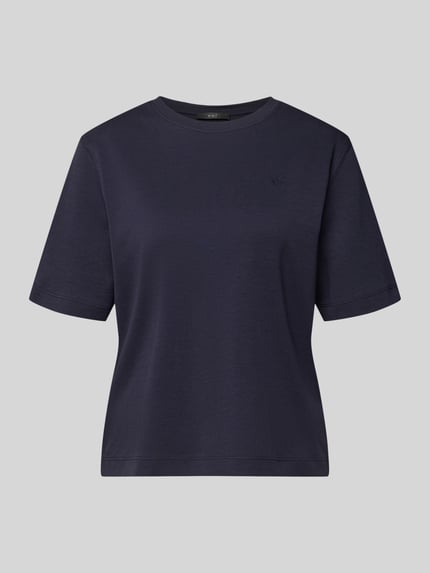 Produktfoto, dunkelblaues Damen T-Shirt mit Logo-Stitching Modell 'SVEHA' von Oui aus Reine Baumwolle, Gerader-Schnitt, Rundhalsausschnitt.