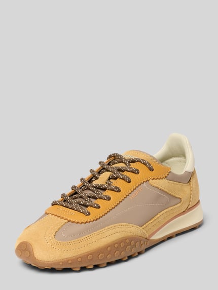 Produktfoto, sneakersy Sneaker aus Leder-Mix mit Logo-Detail Modell 'Bridge' von HOFF, Mieszanka skóry, zaokrąglony krój, detal z logo, wysokość obcasa w rozmiarze 40: 3 cm, wysokość cholewki w rozmiarze 40: 8 cm, szerokość cholewki w rozmiarze 40: 8 cm, brązowy i beżowy z fakturą zamszu