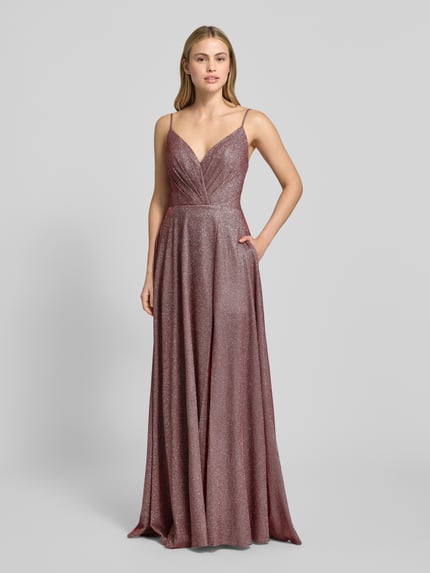 Vrouwenmodel draagt schimmerndes Abendkleid met Gehschlitz van Luxuar in A-lijn, V-hals, maxi, spaghetti bandjes, glinsterende stof, voorkant gehele lichaam.