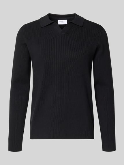 Produktfoto, Relaxed Fit Strickpullover in Ripp-Optik von Lindbergh aus Baumwoll-Mix in Schwarz mit Polokragen und V-Ausschnitt.