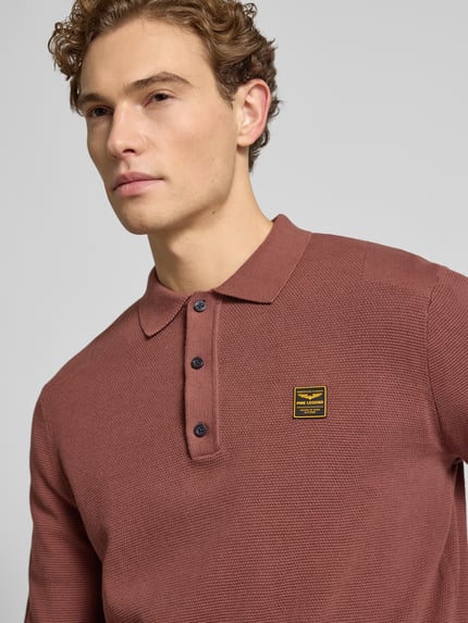 Männermodel trägt Strickpullover mit Polokragen von PME Legend in Braun, reine Baumwolle, Regular Fit, Nahaufnahme Oberkörper.