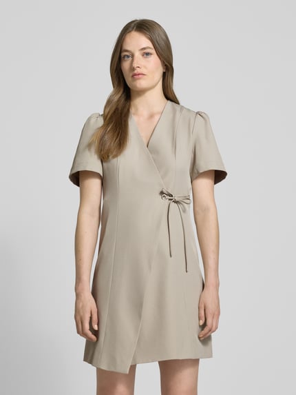 Neo Noir Minikleid mit Schnürverschluss Beige 4
