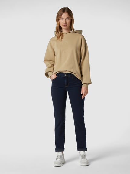 MAC Jeansy o kroju straight fit z naszywką z logo model 'Angela' Ciemnoniebieski 1