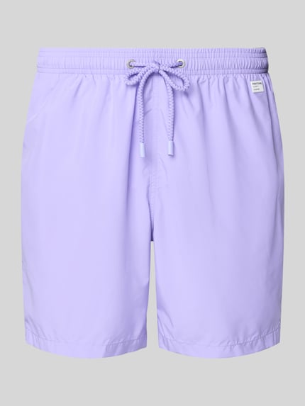 Produktfoto, Badehose mit Logo-Print Modell 'Lighting Pantone' von MC2 Saint Barth aus glattem, hellviolettem Material mit Logo-Patch, Geschenkbox