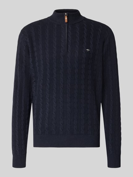 Produktfoto, dunkelblauer Strickpullover mit kurzem Reißverschluss von Fynch-Hatton aus reiner Baumwolle, Regular-Fit, gerippte Abschlüsse, Stehkragen, Label-Stitching, strukturierte Zopfmuster-Oberfläche