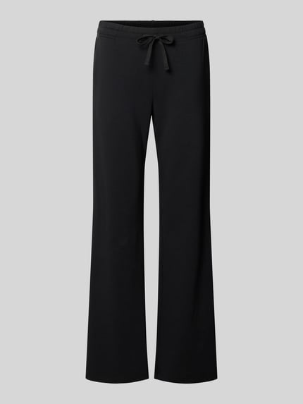Produktfoto, schwarze Flared Fit Sweatpants mit Tunnelzug von Juvia aus elastischem Baumwoll-Modal-Mix, elastischer Bund, Eingrifftaschen.