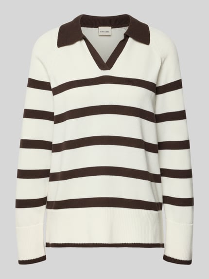 Produktfoto, Gestreifter Pullover mit Polokragen von Stefanel in Weiß und Dunkelbraun, reine Baumwolle, Regular Fit, Streifenmuster, V-Ausschnitt, lange Ärmel, strukturiertes Strickmuster