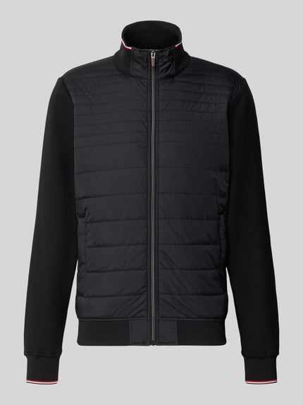 Produktfoto, Steppjacke aus Baumwoll-Mix von Christian Berg Men, Mieszanka bawełny i elastanu, dopasowany krój, stójka, rękawy z dzianiny dresowej, zamek błyskawiczny, wpuszczane kieszenie, prążkowane wykończenia, długość tyłu 67 cm, długość rękawów 66 cm