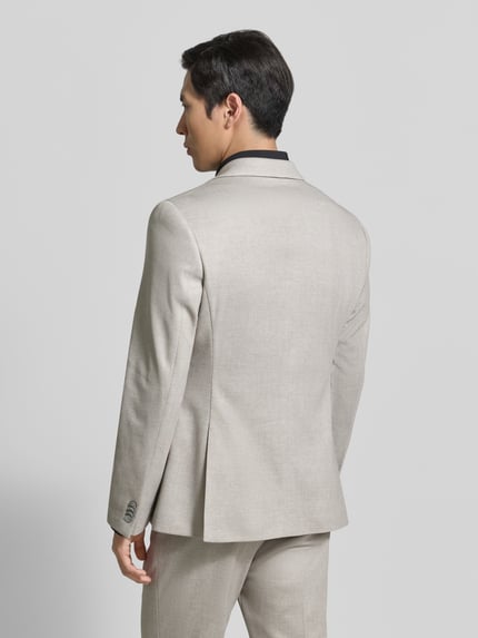 Męski model nosi Slim Fit 2-Knopf-Sakko mit Pattentaschen Modell 'Nick' od Zuitable, jasnoszary, mieszanka materiałów z bawełną, długość tyłu w rozmiarze 50: 71 cm, szerokość w rozmiarze 50: 45 cm, długość rękawa w rozmiarze 50: 67 cm, widok całej sylwetki z tyłu.