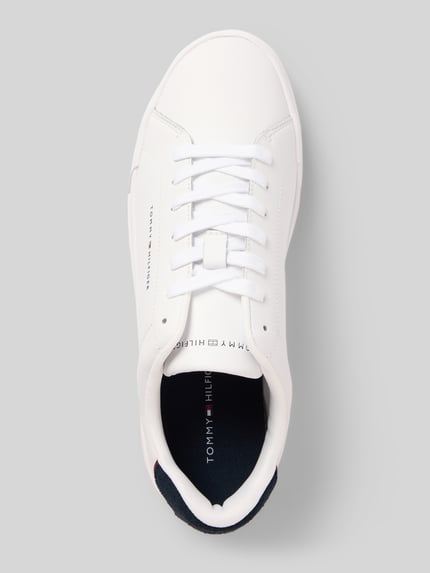 Produktfoto, Low Top Sneaker aus echtem Leder Modell 'TH COURT' von Tommy Hilfiger, weiß, unifarben, Label-Prägung, strukturierte Sohle