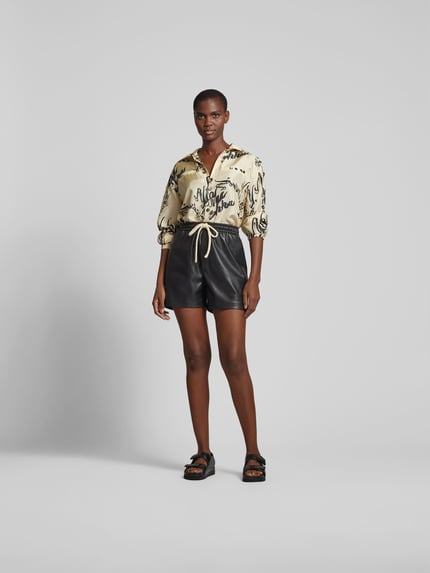 Nanushka Shorts in leerlook Zwart - 1