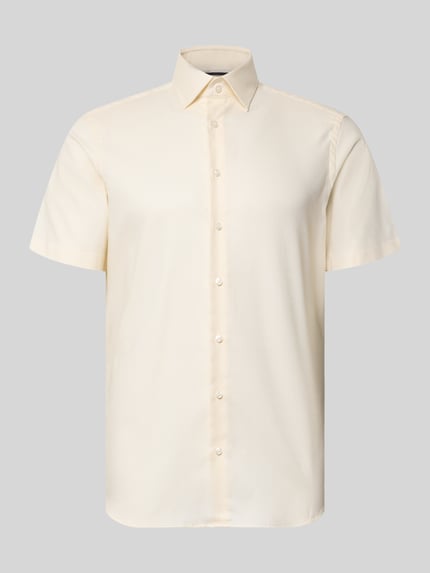 Produktfoto, Regular Fit Business-Hemd mit Kentkragen von Christian Berg Men in Beige, Reine Baumwolle, Knopfleiste, Kurzärmelig, glatte Textur