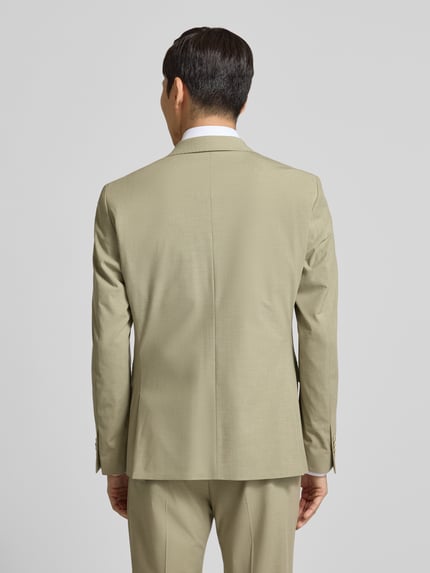 Männermodel trägt Slim Fit Anzugsakko mit Schulterpolstern von s.Oliver BLACK LABEL in Melange-Optik, feine Webstruktur, Ganzkörperansicht Rückansicht.