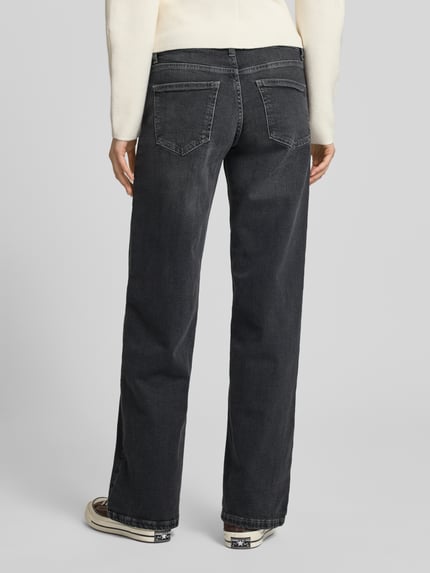 Frauenmodel trägt Wide Leg Jeans aus Baumwoll-Mix Modell 'JUDY' von Only in Schwarzgrau mit 5-Pocket-Design, Ganzkörperansicht Rückansicht.
