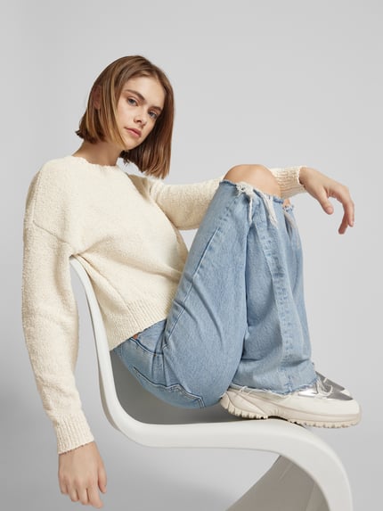 ONLY Sweter z obniżonymi ramionami model ‘TERESA’ Écru 3