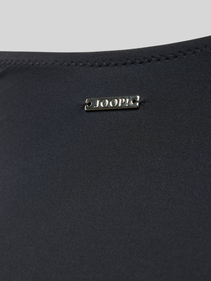 Produktfoto, Neckholder-Badeanzug Modell 'MONOCHROME BEACH' von JOOP! Collection, czarny materiał z elastycznym dodatkiem, detal z logo