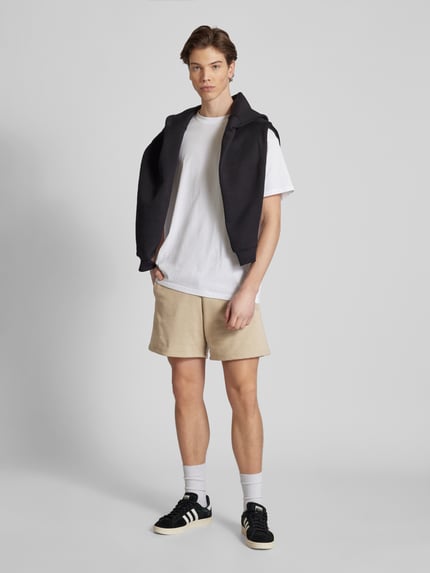 Alpha Industries Szorty z dzianiny dresowej o kroju regular fit z naszywką logo model ‘ALPHA ESSENTIALS’ Piaskowy 1