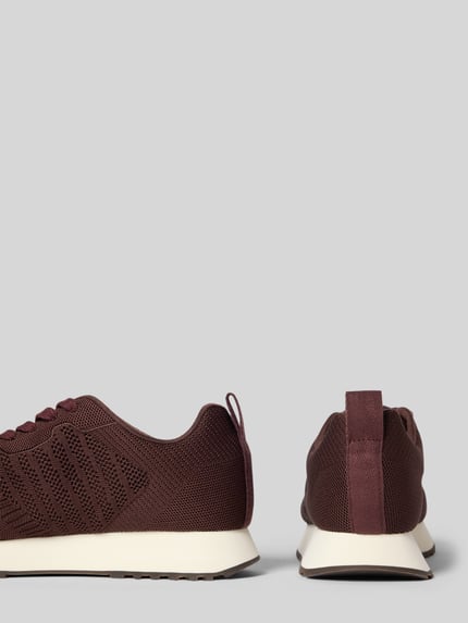 Productfoto, Sneaker met labeldetail model 'Bevinda' van Gant in bordeauxrood met afgeronde punt, vetersluiting, hakhoogte maat 40: 3 cm, schachthoogte maat 40: 8 cm, schachtbreedte maat 40: 8 cm, zichtbaar textuur met contrasterende zool