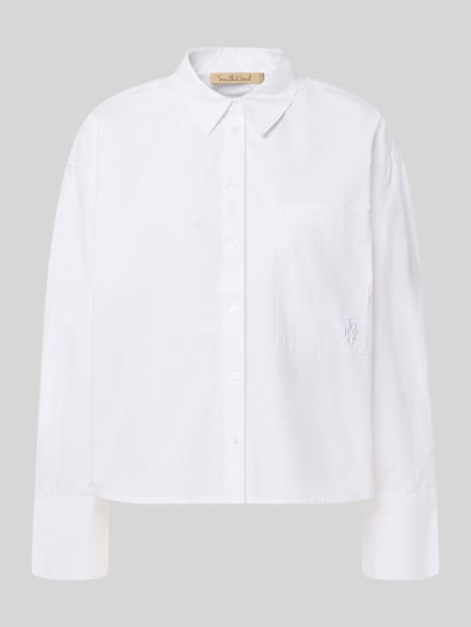 Produktfoto, Relaxed Fit Bluse aus reiner Baumwolle mit Brusttasche van Smith and Soul in wit met knoopsluiting, overhemdkraag, maat S: ruglengte 54 cm, mouwlengte 52 cm, gladde stofstructuur, dames blouse