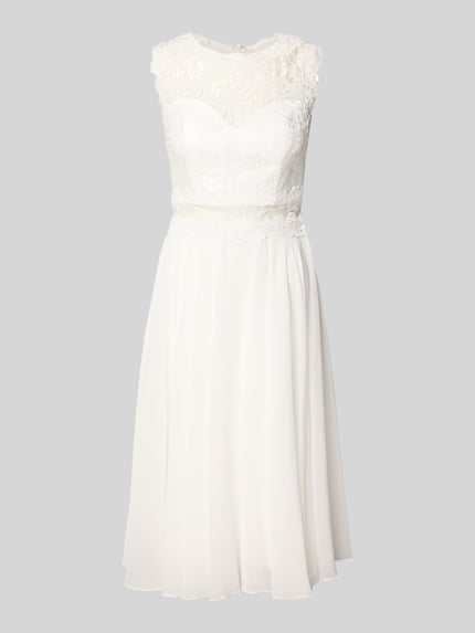 Productfoto, wit cocktailjurk met kant en ronde hals, A-lijn silhouet en Chiffon, model 'Cocktailkleid met Spitze en Rundhalsausschnitt' van Mascara, ruglengte maat 36: 107 cm, borstwijdte maat 36: 34 cm.