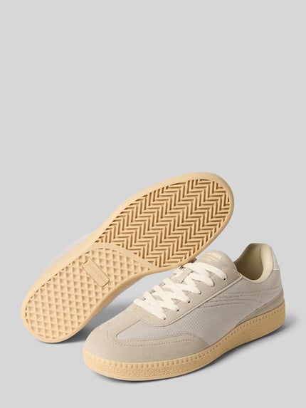 Produktfoto, Sneaker mit Schnürung und Gummisohle Modell 'SUMMIT' von Jack & Jones, beige mit Label-Detail, abgerundete Spitze, genoppte Struktur, Absatzhöhe 3 cm, Schafthöhe 8 cm, Schaftweite 7 cm, Sohlenprofil sichtbar