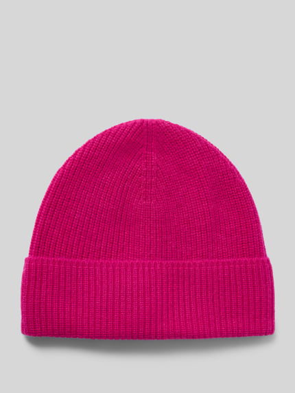 Produktfoto, Strickmütze aus reinem Kaschmir mit breitem Umschlag von Christian Berg Woman in kräftigem Pink, fein gerippte Textur.