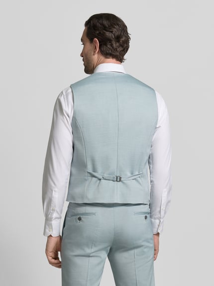Männermodel trägt Regular Fit Weste aus Viskose-Mix mit V-Ausschnitt von JOOP! Collection in lichtblauw, gladde textuur, ganzkörperansicht rückansicht.