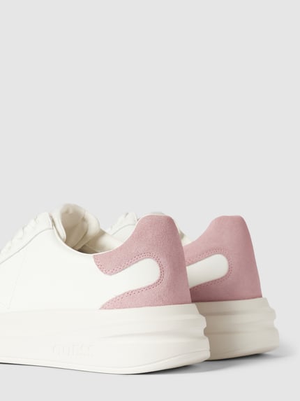 GUESS Sneakersy z obszyciem w kontrastowym kolorze model ‘ELBINA’ Mocnoróżowy 2