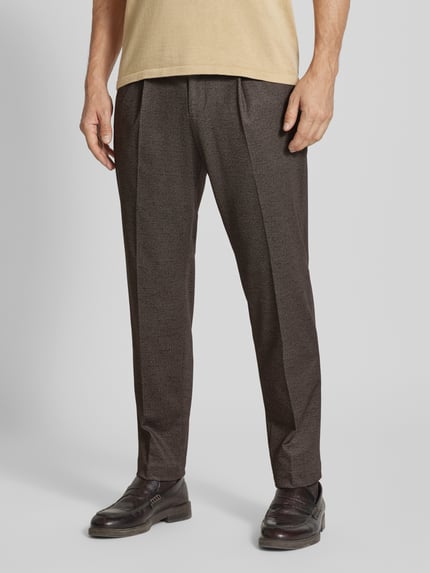 CINQUE Spodnie garniturowe o kroju tapered fit z zakładkami w pasie model „Sando” Orzechowy 4