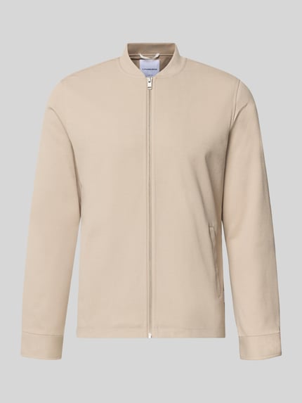 Produktfoto, Slim Fit Sweatjacke mit Stehkragen von Lindbergh, Mieszanka materiałów z dodatkiem streczu, zamek błyskawiczny, wpuszczane kieszenie, długość tyłu w rozmiarze M 67 cm, długość rękawów w rozmiarze M 66 cm, kolor beżowy, gładka tekstura