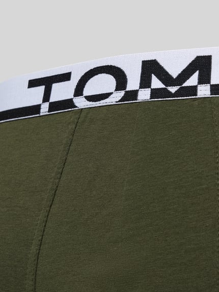 Produktfoto, Slim Fit Trunks mit Label-Schriftzug am Bund von Tom Tailor, efekt: jednolity kolor, krój regular fit, z napisem z logo, ściągacz: elastyczny, zestaw 2 szt., materiał: mieszanka bawełny i elastanu, szerokość w rozmiarze M: 34,5 cm