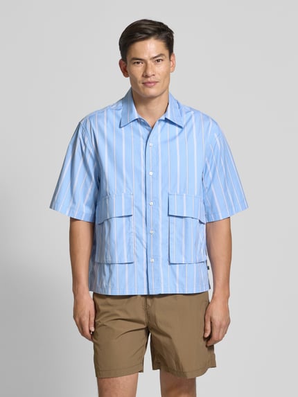 Wood Wood Koszula casualowa o kroju relaxed fit z kieszeniami z patką model ‘milfed’ Jasnoniebieski 4