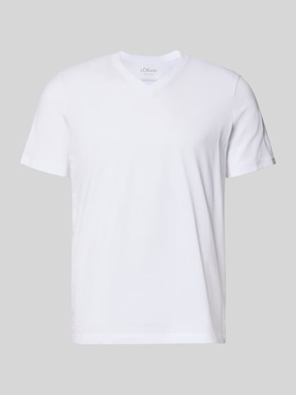 Produktfoto, weißes Regular Fit T-Shirt aus reiner Baumwolle von s.Oliver RED LABEL, glatte Struktur, Herren T-Shirt, neutraler Hintergrund.