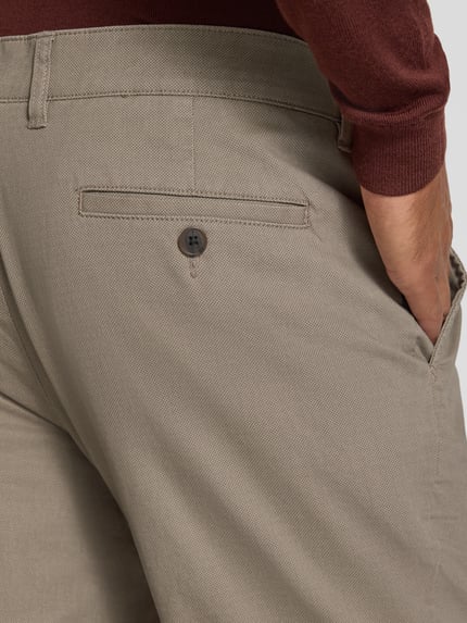 Christian Berg Men Straight Fit Stoffhose mit französischen Eingrifftaschen Hellbraun 3