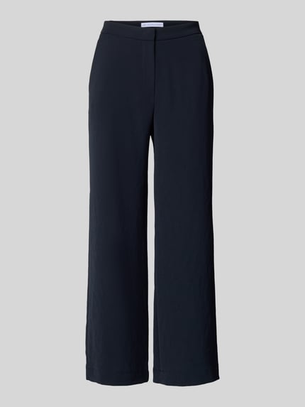 Produktfoto, dunkelblaue Hose mit Eingrifftaschen Modell 'PALINA 6/8' von Raffaello Rossi, strukturierter Stoff, verkürzte Passform