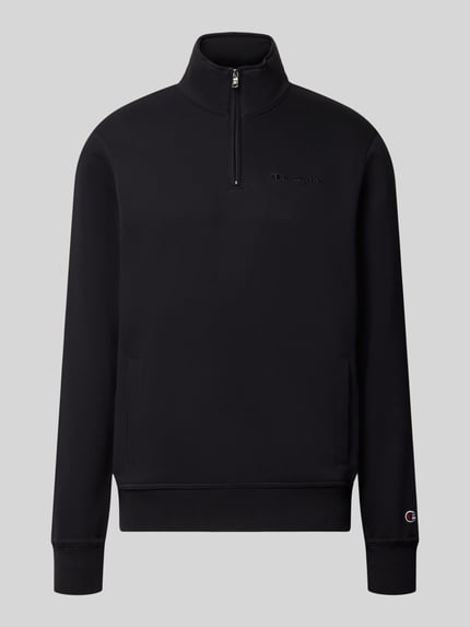 Produktfoto, Sweatshirt mit Label-Details von Champion in Schwarz, gerade Form, Baumwollmischung, Troyer-Kragen, seitliche Eingrifftaschen