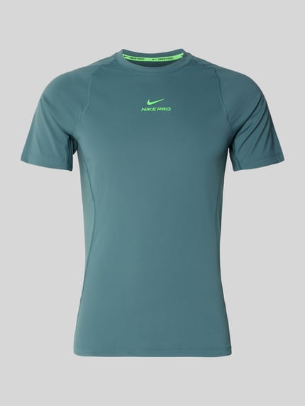 Produktfoto, T-Shirt mit Logo-Print und Raglanärmeln von NIKE TRAINING in Blaugrün, Straight Fit, Rundhalsausschnitt, Rückenlänge 71 cm bei Größe M.