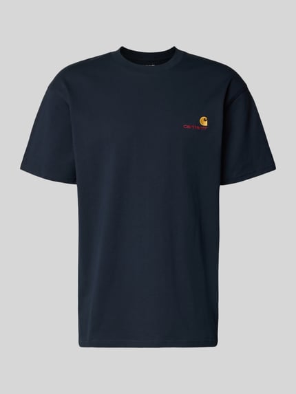 Produktfoto, T-Shirt mit Label-Stitching und Rundhalsausschnitt von Carhartt Work In Progress in Dunkelblau, reine Baumwolle, Regular Fit, dezente Logo-Stickerei, glatte Struktur, Rückenlänge bei Größe M 73 cm