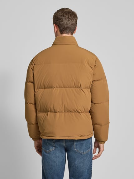 Lacoste Regular Fit Daunenjacke mit Stehkragen und integrierter Kapuze Camel 5