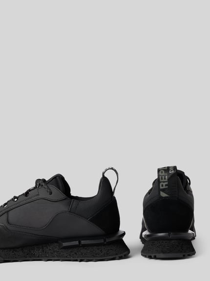 Productfoto, zwarte sneakers van Leermix met afgeronde punt, vetersluiting en labeldetails, Model 'FIELD' van Replay, Heren sneakers, Hakhoogte bij maat 44: 4 cm, Schachthoogte bij maat 44: 10 cm, Schachtbreedte bij maat 44: 9 cm