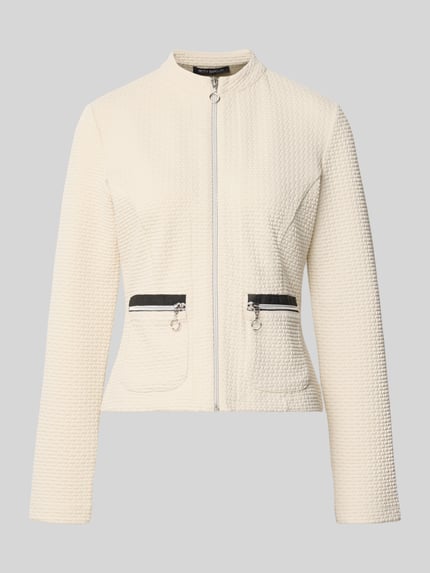 Produktfoto, cremefarbener Regular Fit Kurzblazer mit Viskose-Anteil Modell 'NOS JULI' von Betty Barclay, strukturierte Oberfläche