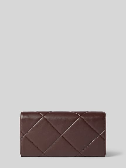 Produktfoto, Portemonnaie mit Logo-Schriftzug Modell 'ASTRID' von Valentino Bags in Lederoptik, rautenförmig gemustert, rechteckig, braun, mit metallischen Akzenten, Druckknopfverschluss, Hauptfach, Reißverschlussfach, Münz- und Kartenfächer.
