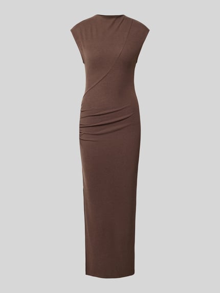 Produktfoto, Maxikleid mit Raffungen Modell 'BASILA' von MANGO in Braun, figurbetonter Schnitt, Viskose-Mix, Seitenschlitz, schlichte Textur.