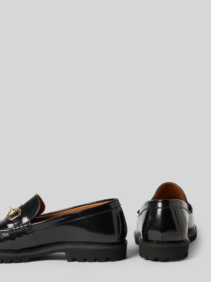 Produktfoto, dunkelblaue glatte Oberfläche, abgerundete Form, goldfarbene Schnalle, Produktname Loafer aus echtem Rindsleder Modell 'HUGO' von Selected, Herren Loafer