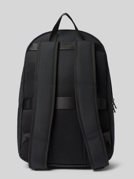 Produktfoto, Rucksack mit Label-Schriftzug Modell 'REPREVE' von Tommy Hilfiger, Optik: Unifarben, zwei breite Schulterriemen, Tragehenkel, Rücken mit Mesh-Textur, Materialverarbeitung: Webware