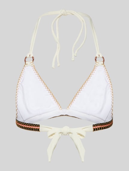 Produktfoto, Bikini-Oberteil mit Schnürung Modell 'WAKO SANTANY' von Banana Moon, biały z kontrastowym beżowym obszyciem, materiał z domieszką stretchu, dopasowany krój, wiązany na szyi i plecach